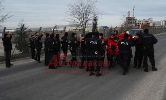 Grevdeki İşçilere Polis Müdahale Etti