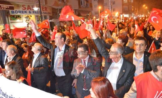Fener Alayı Geceyi Aydınlattı