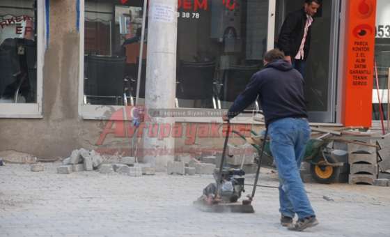 Çorlu Belediyesi`nin Yol Çalışmaları Sürüyor
