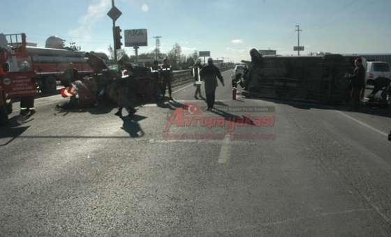 Hasta Taşıyan Ambulansla Otomobil Çarpıştı 3`ü Sağlık Görevlisi 6 Kişi Yaralandı