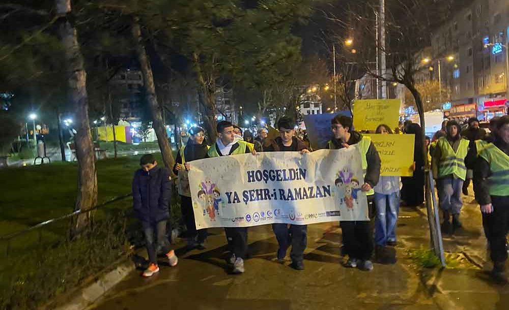 Ramazan Öncesi Fener Alayı Yürüyüşü Düzenlendi 