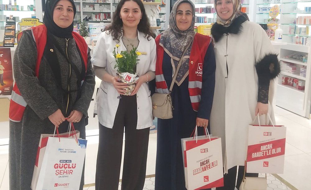 Saadetli̇ler Eczacilari Zi̇yaret Etti̇
