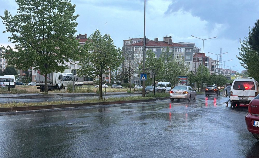 Sağanak Yağiş Hayati Olumsuz Etki̇ledi̇ 