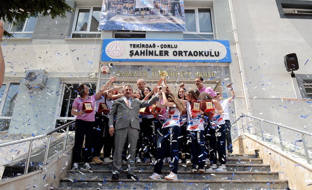 Şahinler Ortaokulu Yeniden Türkiye Şampiyonu!