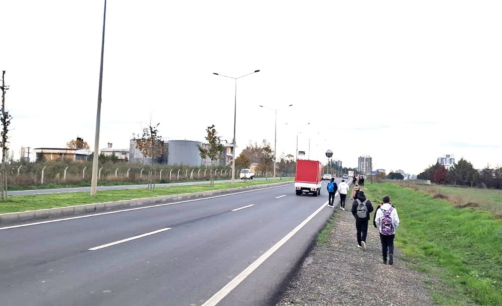 Şahpaz, Tehlikeli Yola Dikkat Çekti 