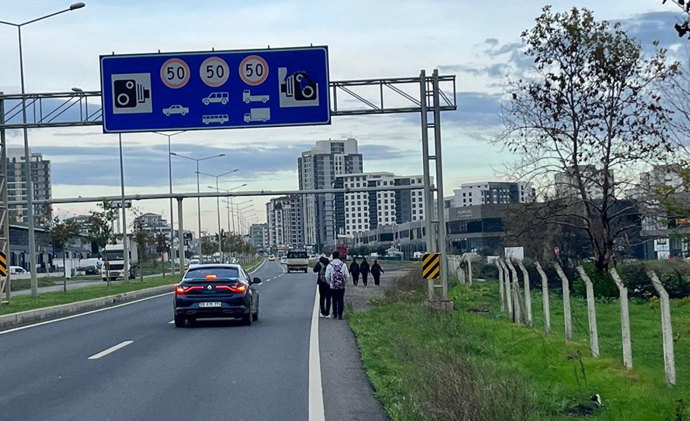 Şahpaz, Tehlikeli Yola Dikkat Çekti 