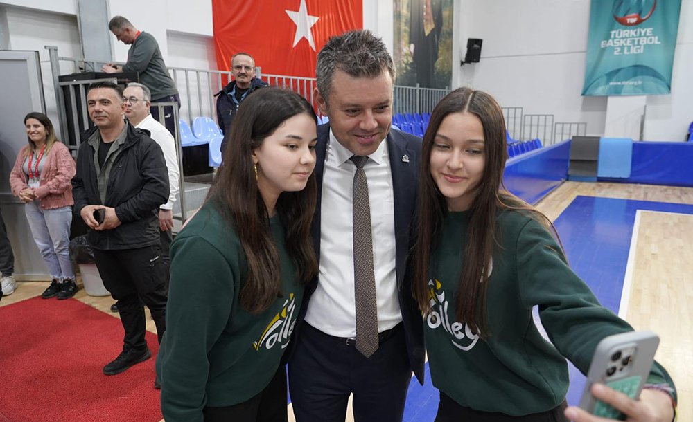 “Şampiyon Kızlarımızla Gurur Duyuyoruz”