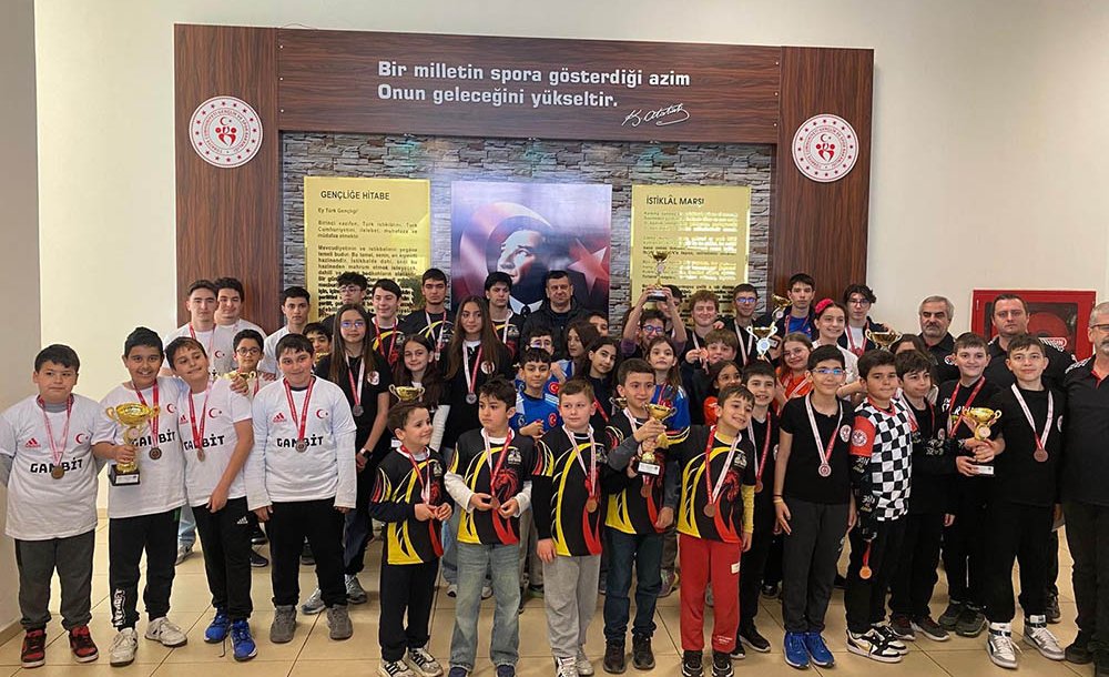 Satranç Turnuvası'nda Heyecan Doruktaydı 