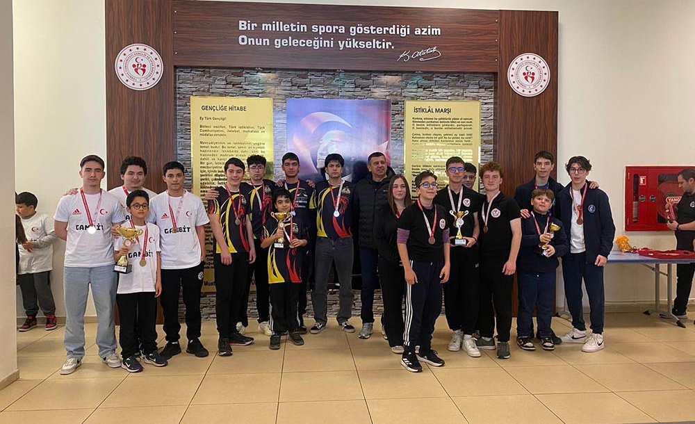 Satranç Turnuvası'nda Heyecan Doruktaydı 