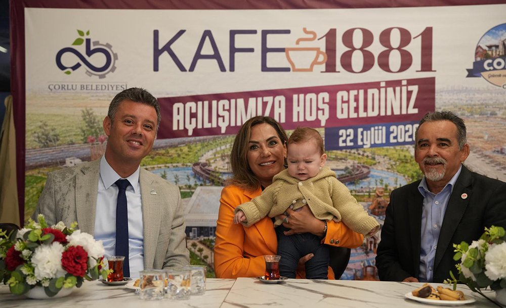 Selfie Parkta Kafe 1881 Açlıdı 