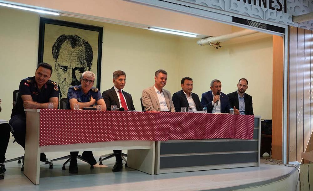 Silahtarağa Mahallesinde Toplantı Yapıldı 