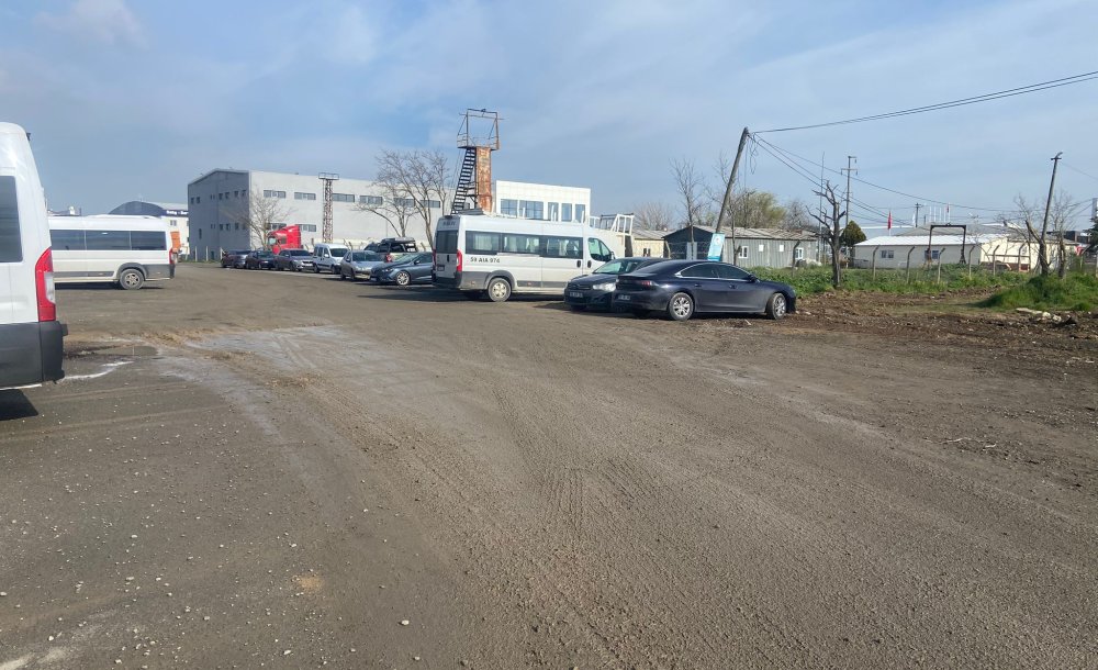 Sokak Çamur Deryasına Dönüştü 