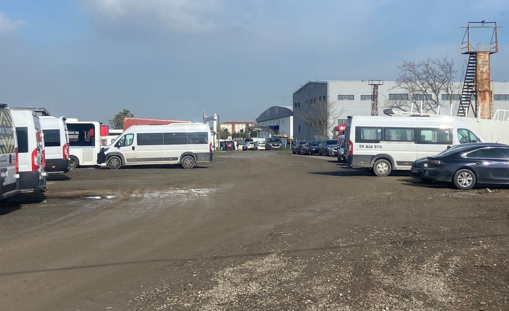 Sokak Çamur Deryasına Dönüştü 