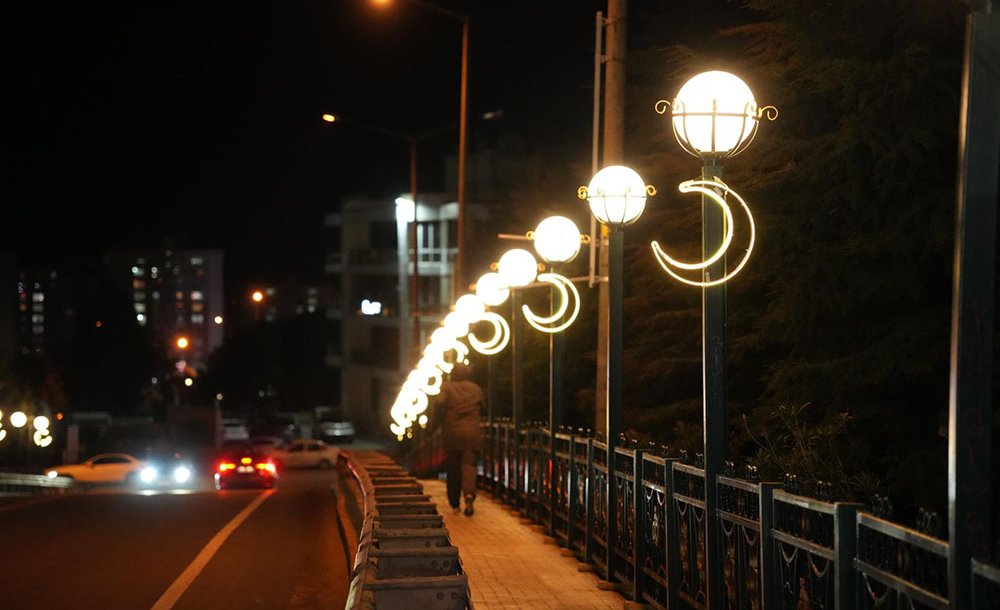 Sokaklar Ramazanın Manevi Işığıyla Aydınlanıyor