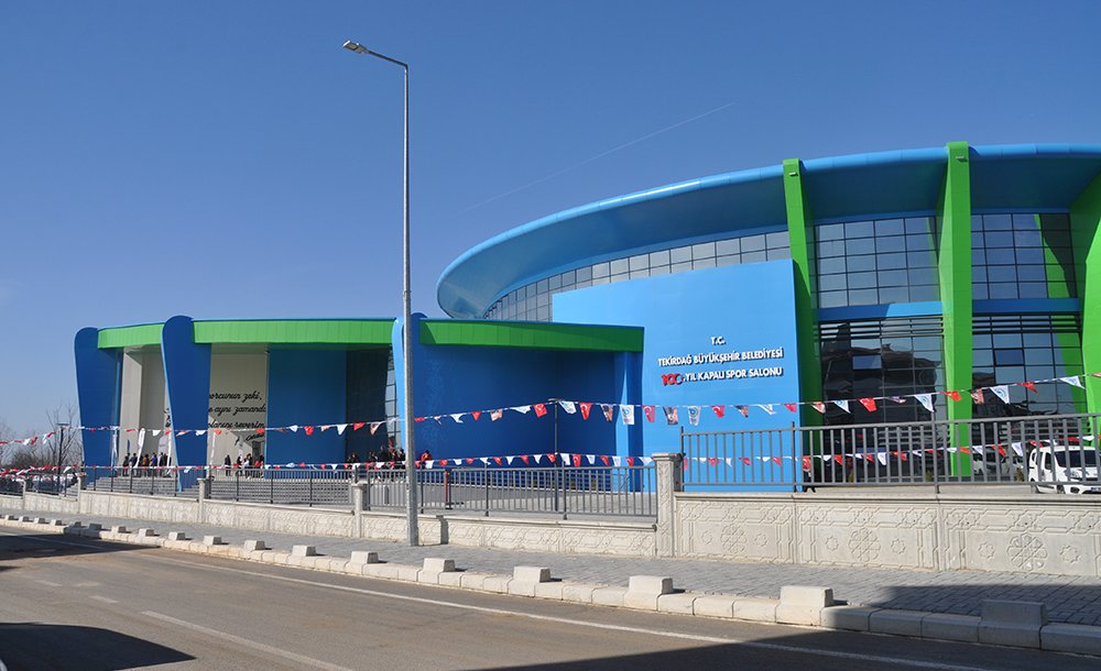 Spor Salonu Dökülüyor 