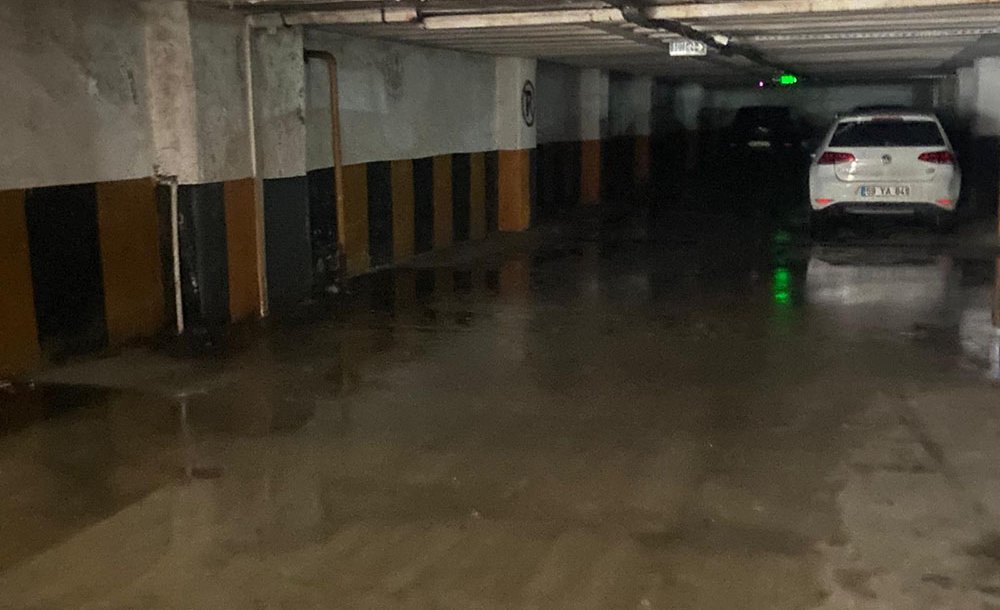 Su Alan Otopark Günden Güne Çürüyor 