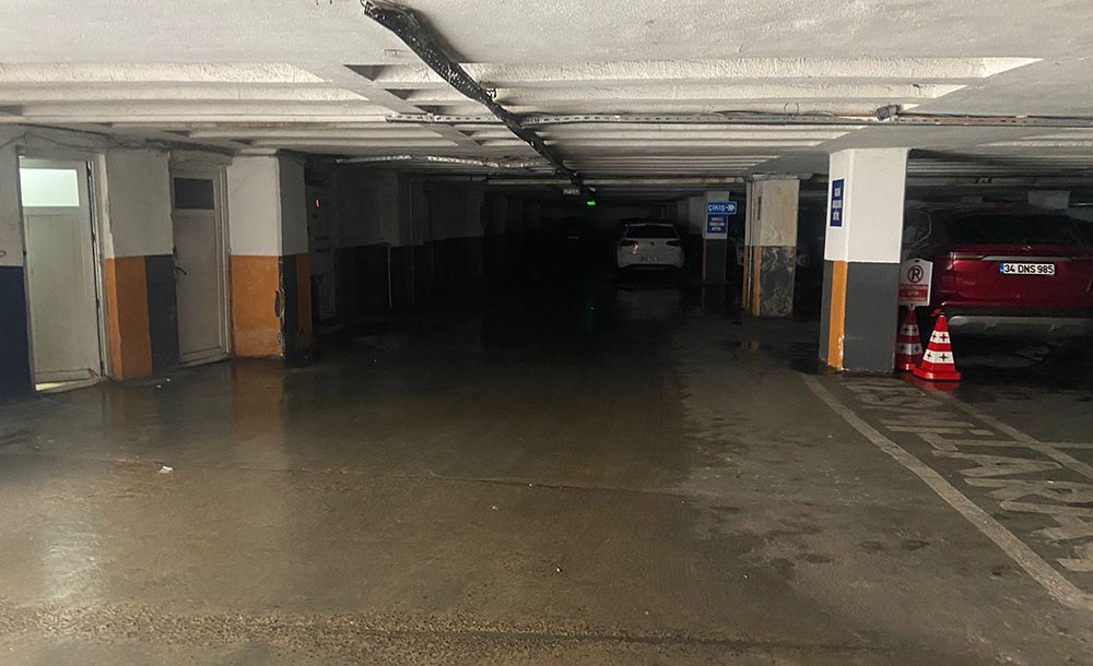 Su Alan Otopark Günden Güne Çürüyor 