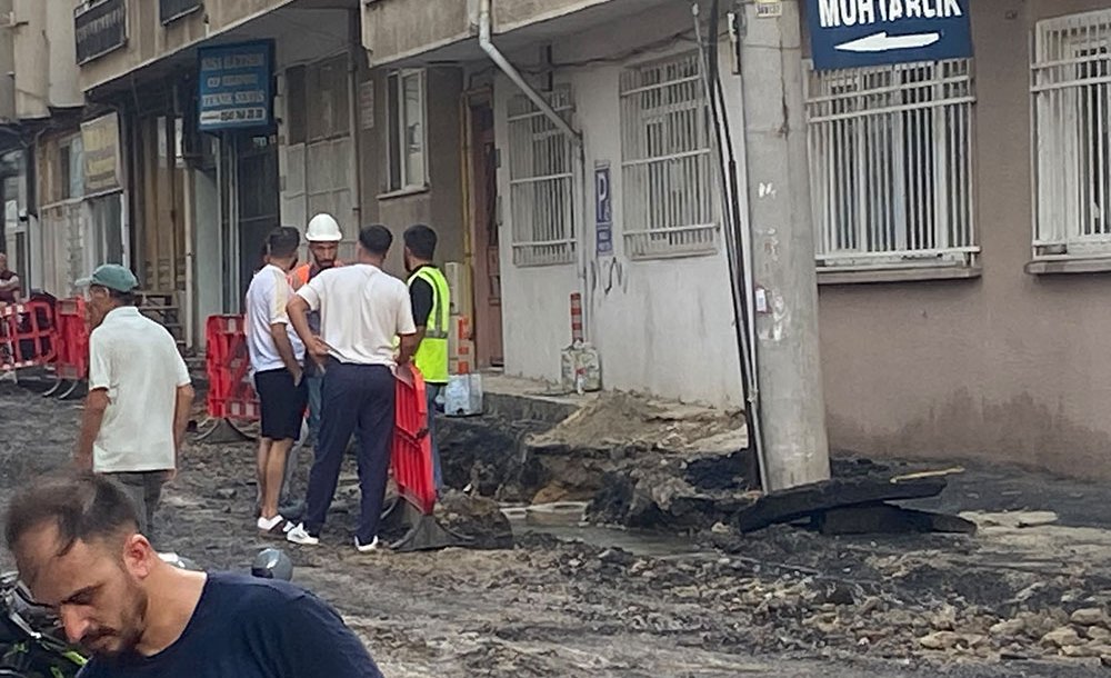 Su Borusu Patladı, Tonlarca Su Boşa Aktı