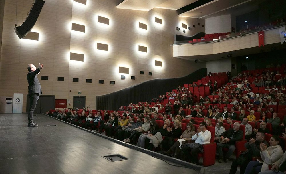 Sunay Akın “Memleket Kumaşı” Ile Çorlu'yu Büyüledi