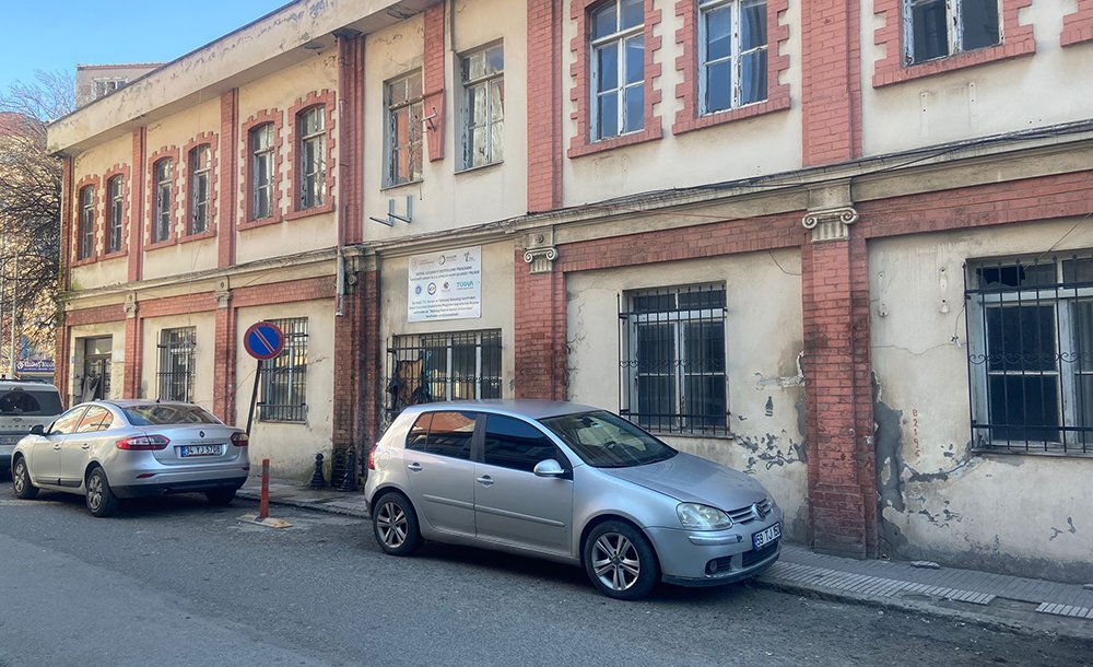 Tarihi Binadaki Görüntüler Dikkat Çekiyor 