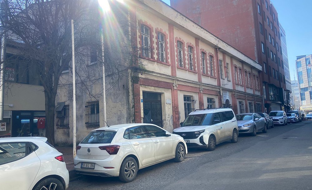 Tarihi Binadaki Görüntüler Dikkat Çekiyor 