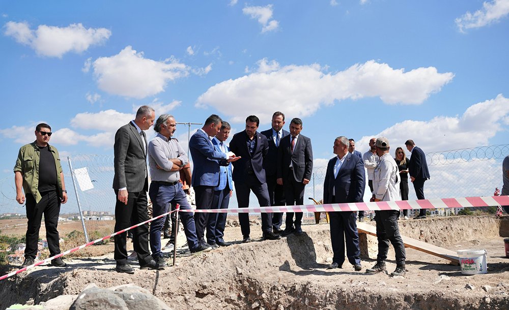 Tarihi Kalede Kazı Çalışmaları Sürüyor  