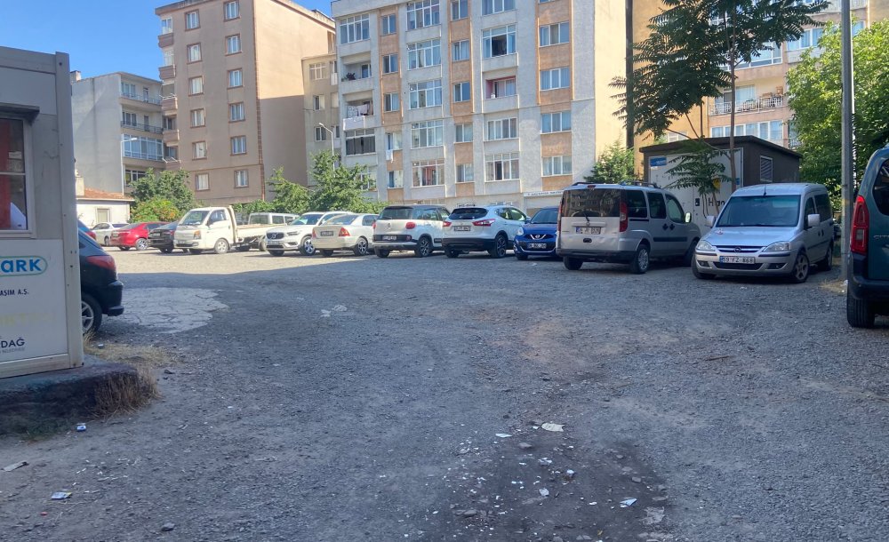 Tekpark'ın Bakımsız Otoparkı Tepki Çekiyor