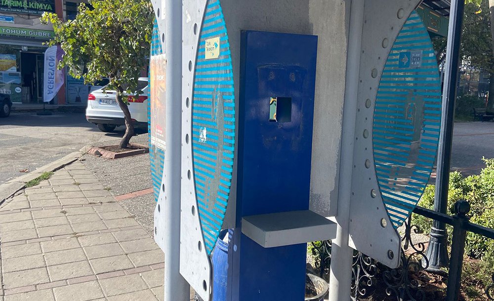Telefon Yok Sadece Kulübe Var 