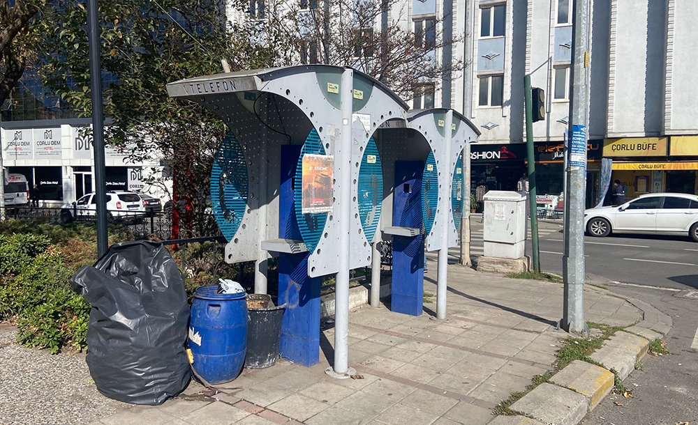 Telefon Yok Sadece Kulübe Var 