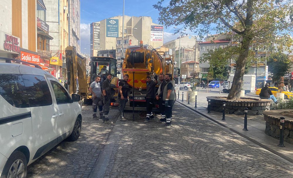 Teski̇ Kanalizasyon Hatlarını Temizledi 