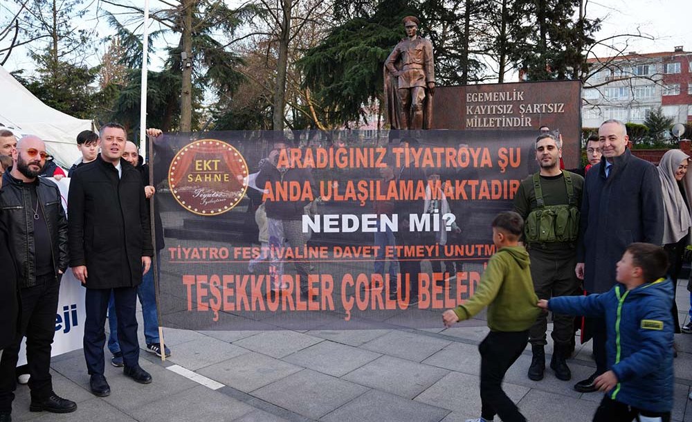 Tiyatro Festivali Coşkuyla Başladı