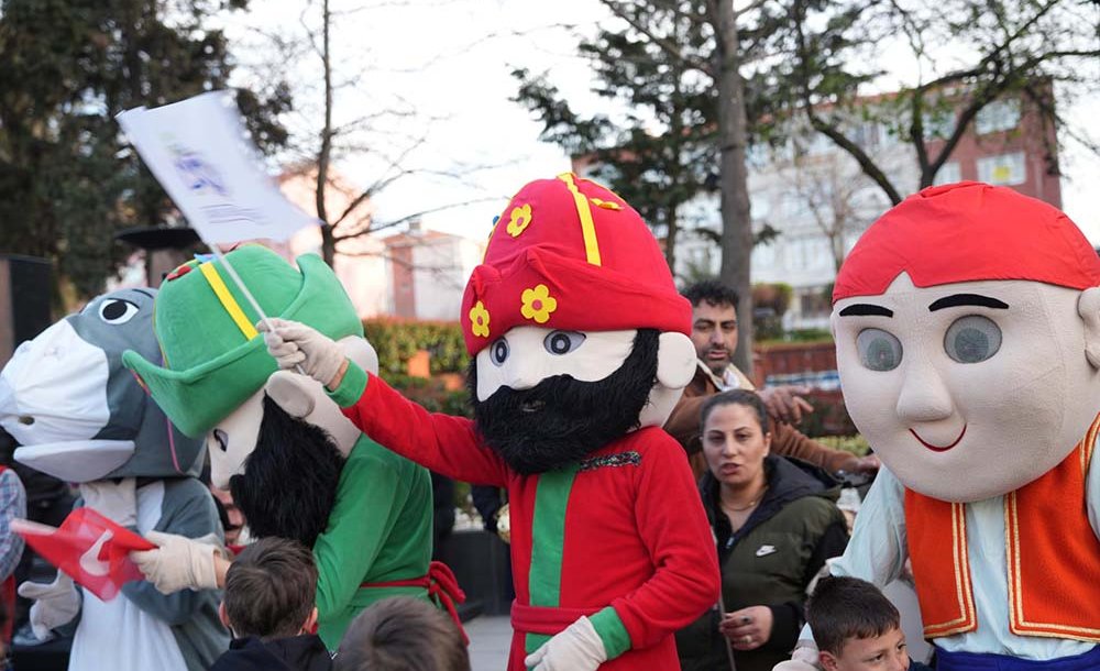 Tiyatro Festivali Coşkuyla Başladı