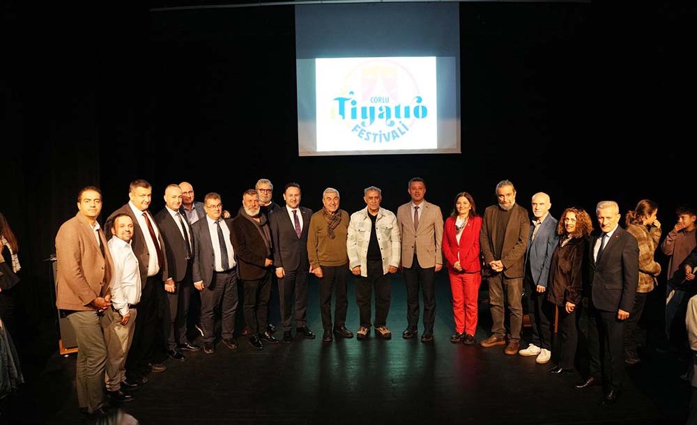 Tiyatro Festivali Coşkuyla Başladı