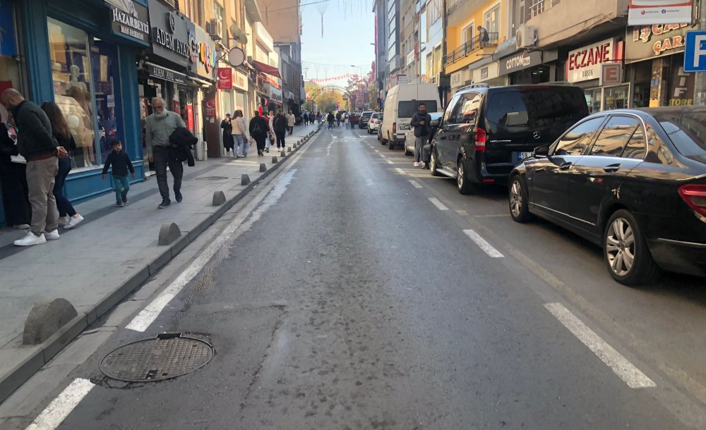 Tören Nedeniyle Cadde Ve Sokaklar Trafiğe Kapatıldı 