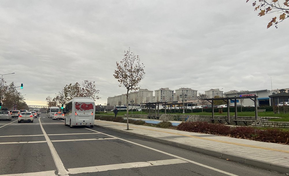 Trafik Işıkları Minibüslerin Durağı Oldu