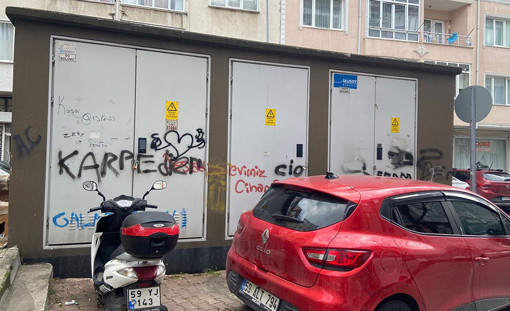 Trafolara Sprey Yazılar Tepki Çekiyor