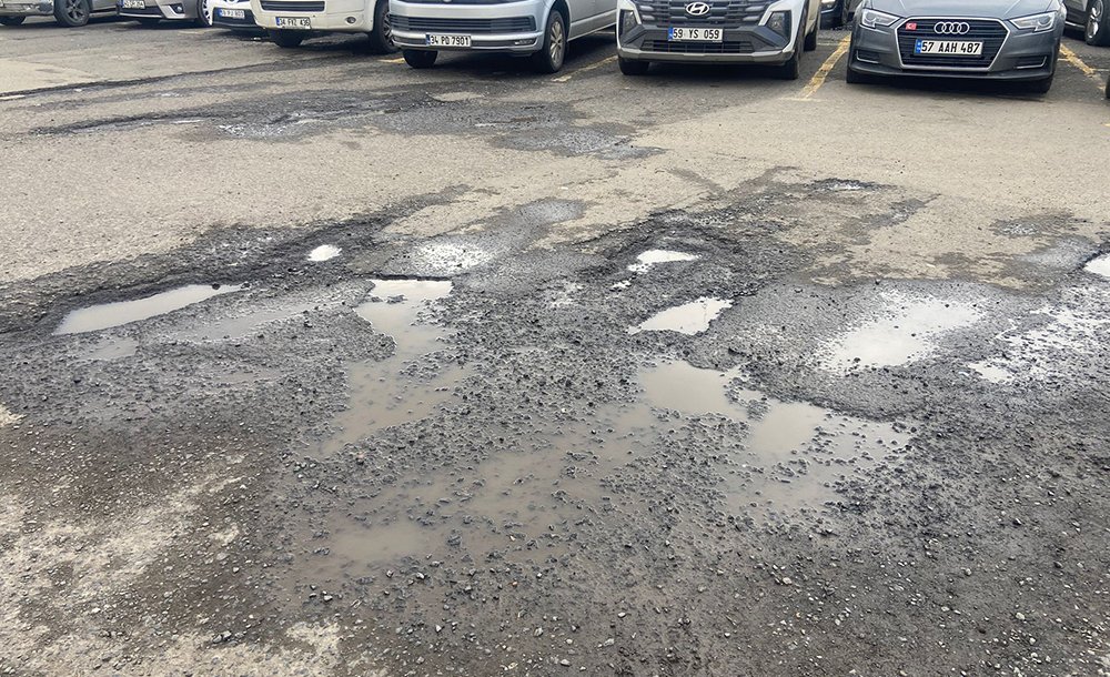 Ücretli Otopark Yine Delik Deşik 