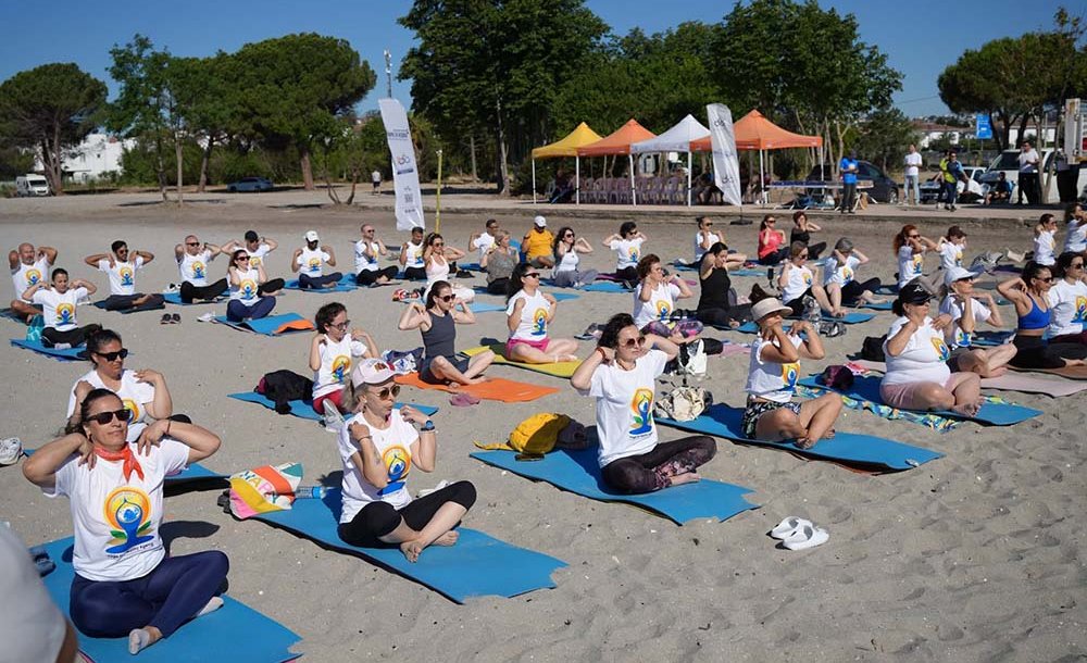 Uluslararası Yoga Günü Yenice Sahili'nde Kutlandı