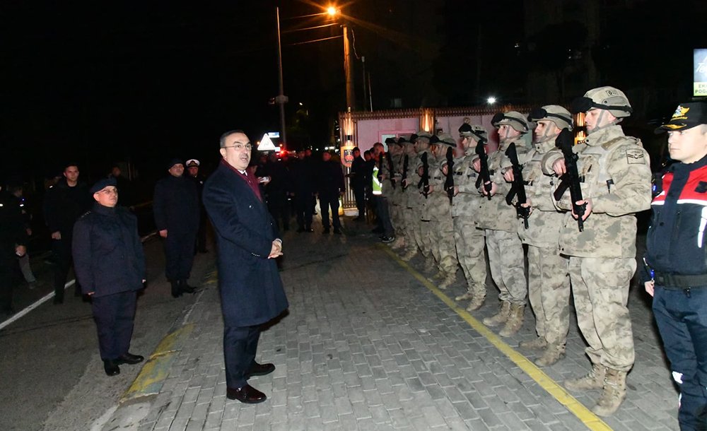 Vali̇ Soytürk, Görev Yapan Personeli̇n Yeni̇ Yilini Kutladi 