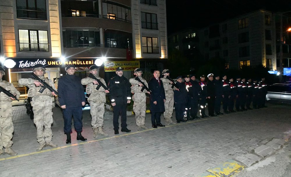 Vali̇ Soytürk, Görev Yapan Personeli̇n Yeni̇ Yilini Kutladi 