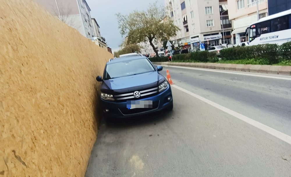 Vatandaşlar Yoldan Yürümek Zorunda Kalıyorlar 