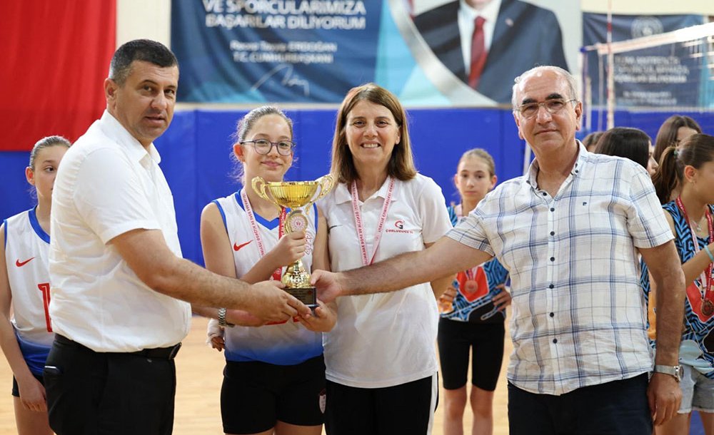 Voleybolcular İçin Ödül Töreni Düzenlendi 