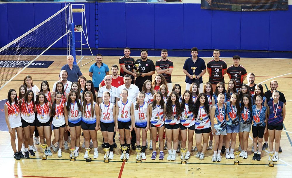Voleybolcular İçin Ödül Töreni Düzenlendi 