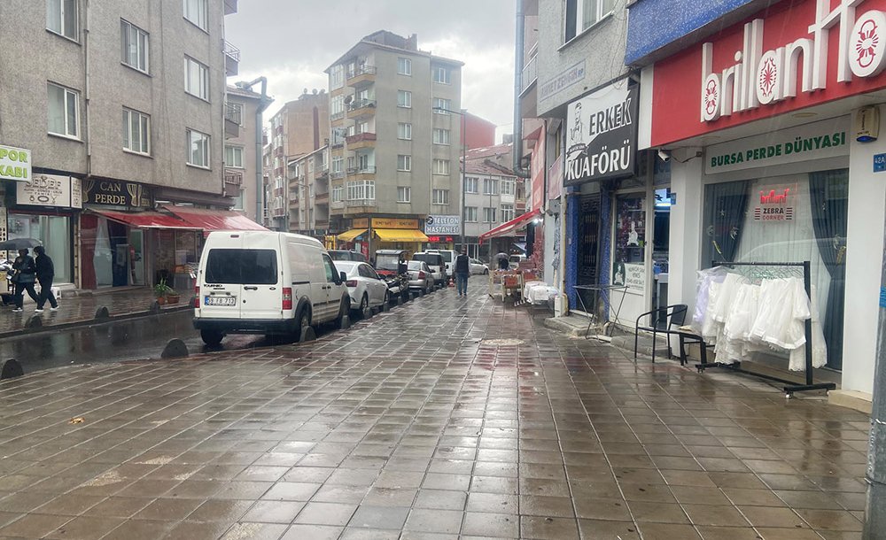 Yağışlı Hava Hayatı Olumsuz Etkiledi