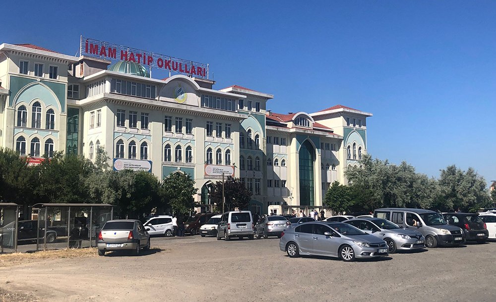 Yaklaşık 10 Bin Öğrenci Sınavda Ter Dökecek 