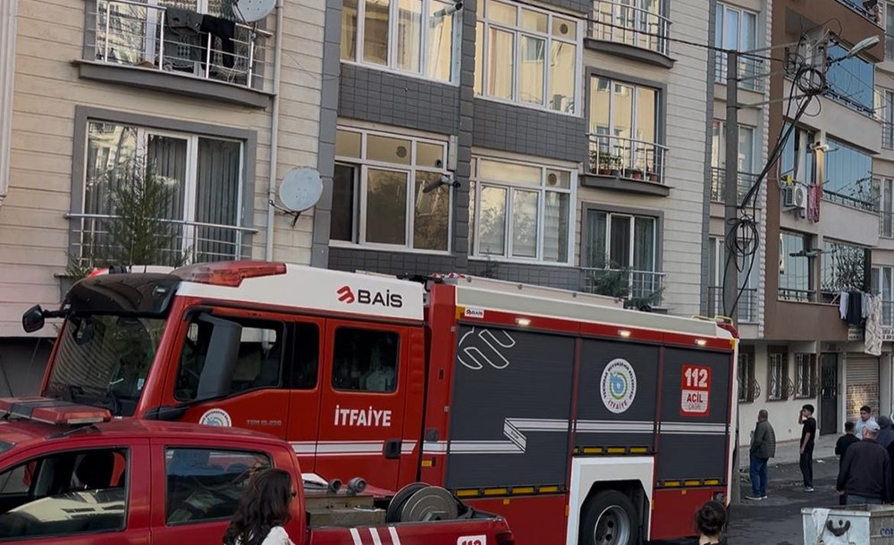 Yangin Mahalle Saki̇nleri̇ni̇ Korkuttu 