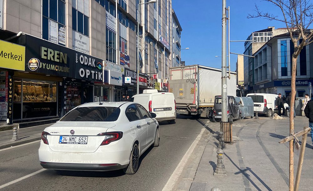 Yanlış Parklanma Trafiği Felç Ediyor 