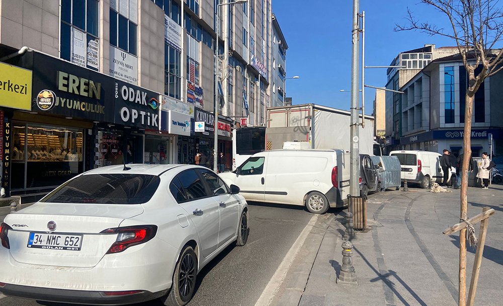 Yanlış Parklanma Trafiği Felç Ediyor 