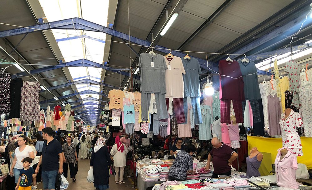 Yaz Kıyafetlerinin Adresi Cuma Pazarı 