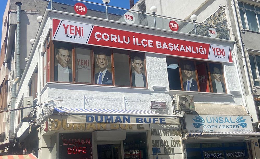 Yeni̇ Parti̇ Tabelasini Asti 